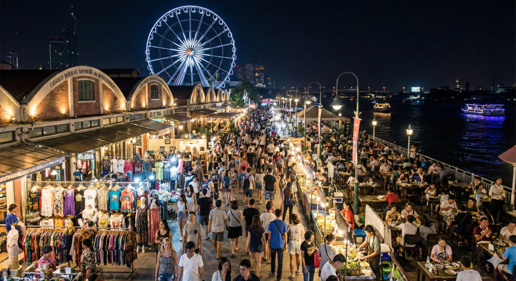 avondmarkt aan de rivier